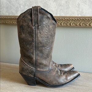 Rockin country brown women’s cowboy boots  size 8.5​​​